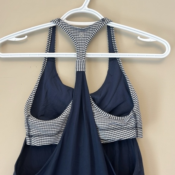 Lululemon Practice Freely Tank Size 4 in Inkwell - Picture 5 of 14